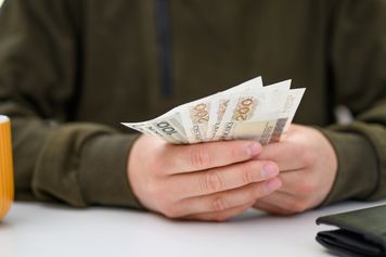 Płacą od 11 tys. zł i nie wymagają wykształcenia. Praca od zaraz