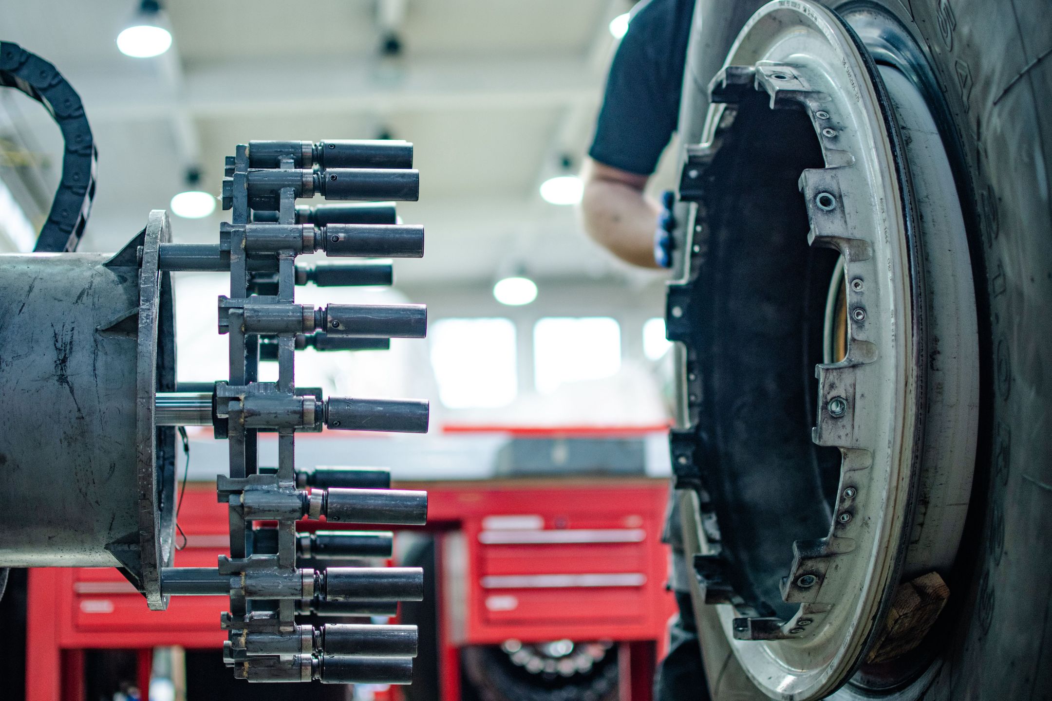 Wymiana opon w samolocie