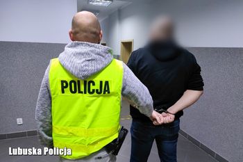 Policjanci zatrzymali pasera. 42-latek z zarzutami