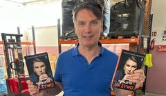 Tomasz Lis zadowolony z wyników sprzedaży swojej książki. „Wkrótce trafi do księgarń”