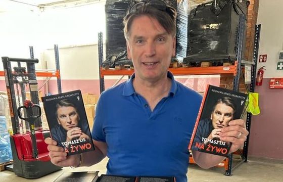 Tomasz Lis zadowolony z wyników sprzedaży swojej książki. „Wkrótce trafi do księgarń”