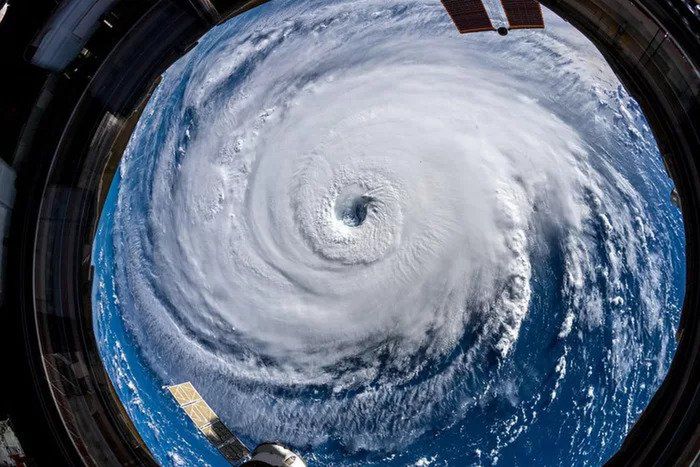 Huragan Florence widziany ze stacji kosmicznej zasłania pół Ziemi 6