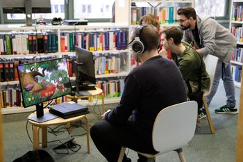 Czerwiec w Książnicy Podlaskiej. Nie zabraknie spotkań literackich, planszówek, warsztatów, spektaklu i... festiwalu fantasy!