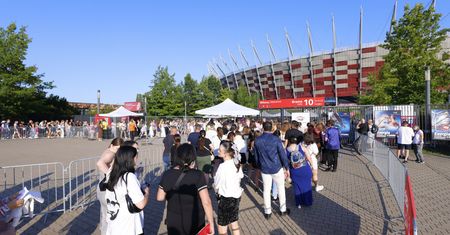 "Nie stać nas na superbogaczy". Blokują wjazd na stadion. Tak chcą przywitać  Taylor Swift