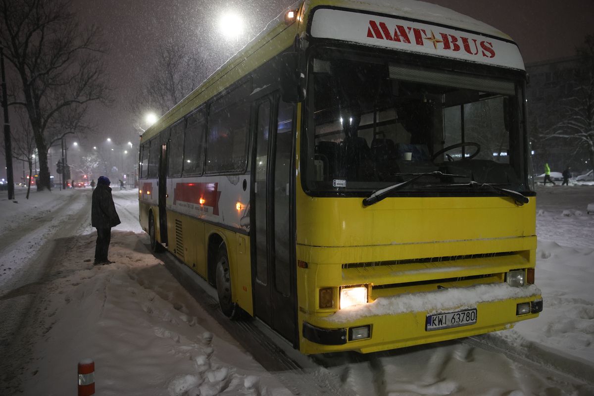 Вуличками Кракова курсує «Автобус допомоги» для безхатьків. (sko) PAP/Łukasz Gągulski
