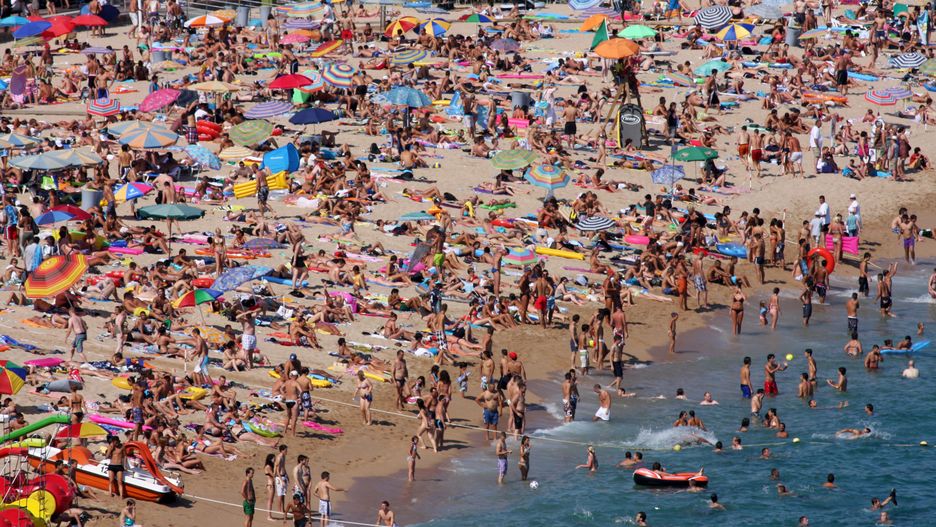 Turyści na plaży 