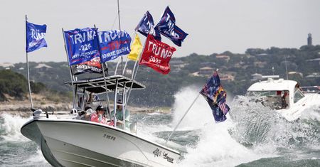 USA. Łodzie tonęły i rozbijały się o skały. Tak wyglądała parada poparcia dla Donalda Trumpa