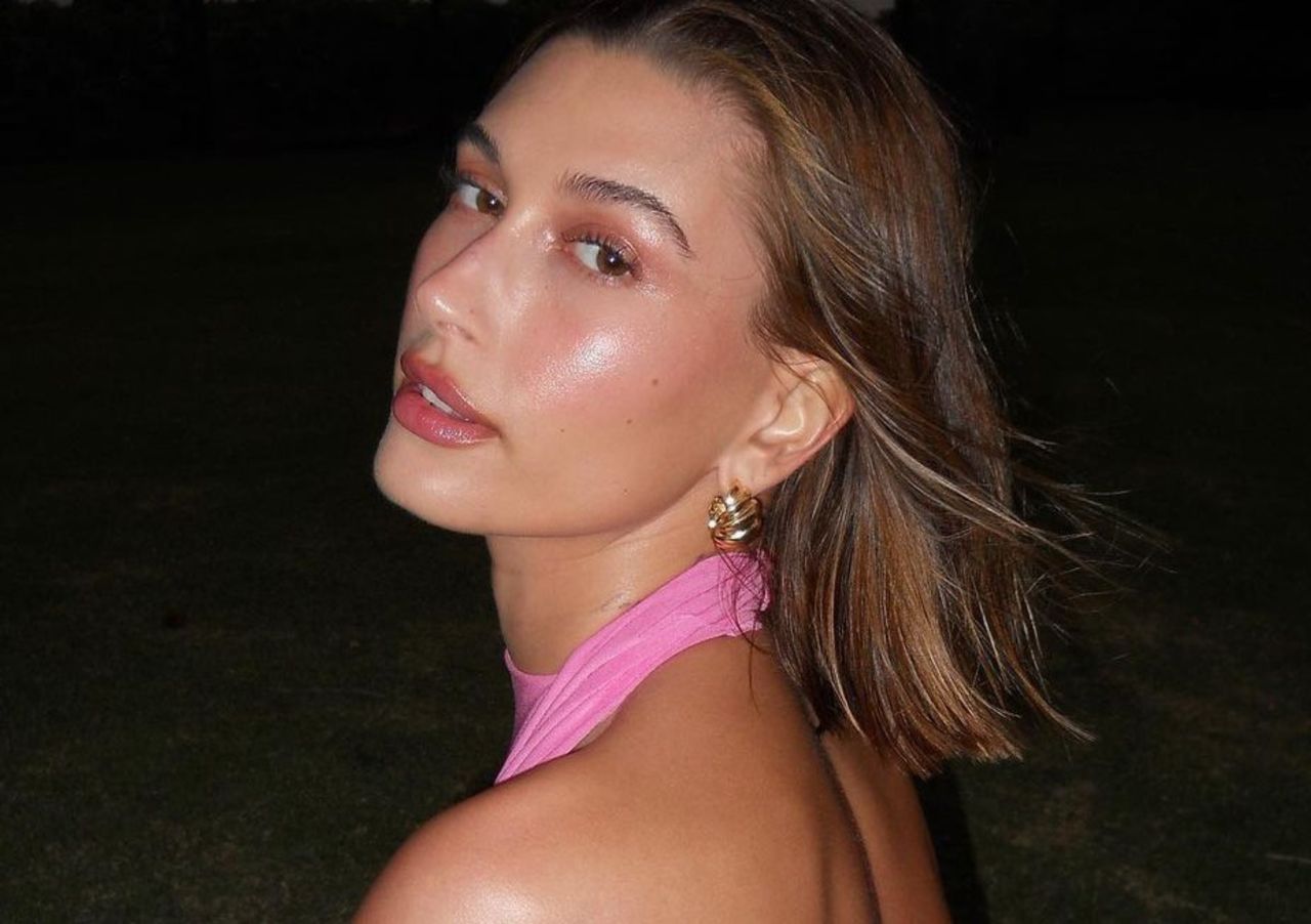 Hailey Bieber założyła sukienkę od Magdy Butrym 