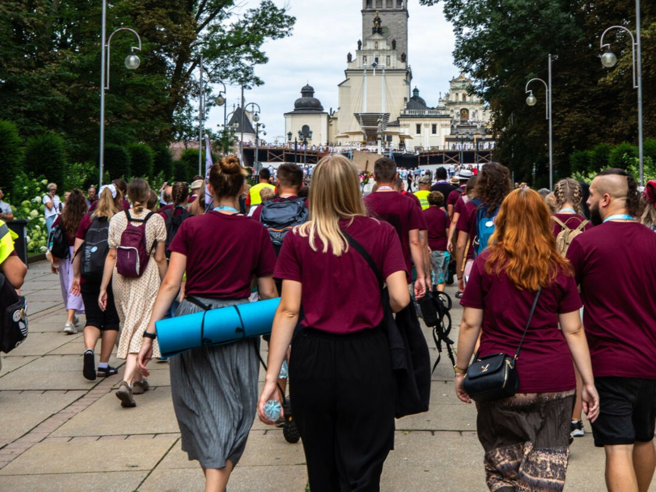 Poszła na pielgrzymkę. Mówi o "miejskich legendach"