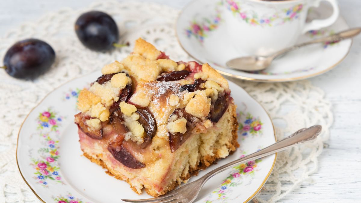 Ciasto ze śliwkami z przepisu Ewy Wachowicz smakuje bajecznie.  