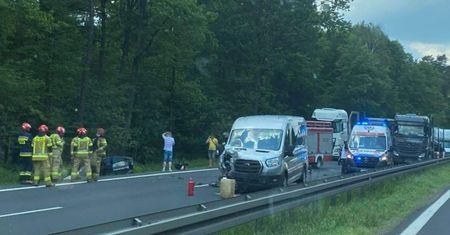 Śląsk. Wypadek na DK 1 w Piasku. Droga zablokowana, ucierpiało dziecko