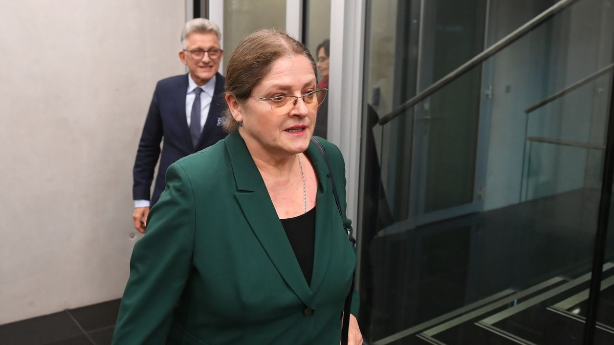 Stanis�aw Piotrowicz, Krystyna Paw�owicz
Radek Pietruszka
kandydaci, komisja, Krystyna Paw�owicz, polityk, polityka, posiedzenie, praw cz�owieka, sejm, sejmowa, s�dziowie, Stanis�aw Piotrowicz, TK, Trybuna� Konstytucyjny, wyb�r