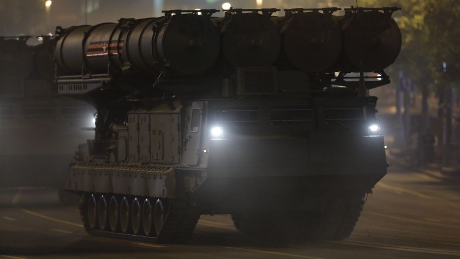 MOSCOW, RUSSIA - JUNE 17: The S-300VM "Antey-2500 Russian anti-ballistic missile system moves along Tverskaya Street before a rehearsal of a military parade in Red Square marking the 75th anniversary of the Victory in WWII on June 17, 2020 in Moscow, Russia. Victory Day parades across Russia have been postponed from 9 May to 24 June due to lockdown restrictions imposed in connection with the pandemic of the novel coronavirus disease (COVID-19). (Photo by Sefa Karacan/Anadolu Agency via Getty Images)