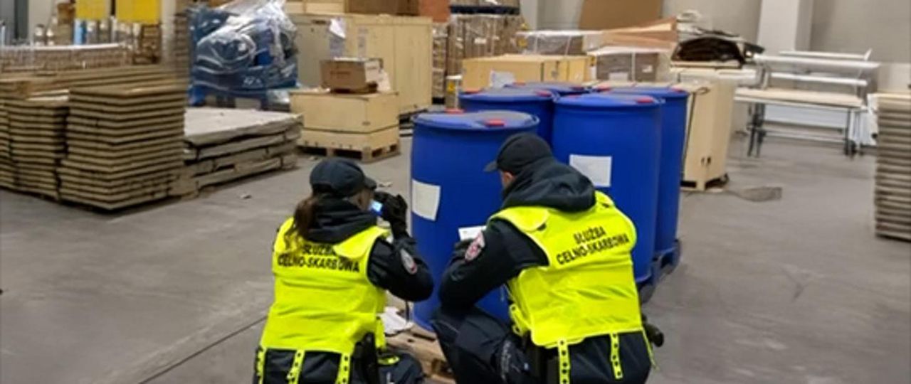 Tona "pigułki gwałtu" przechwycona w Gdańsku. Rekordowy cios pomorskiej KAS.