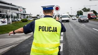 Bydgoszcz: Pościg za pijaną kobietą. 49-latka wjechała w latarnię