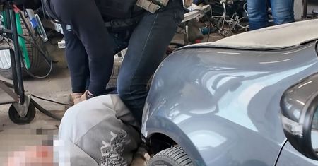Poznań: Porwali mężczyznę i wywieźli do lasu. Ukradli blisko 300 tys. zł