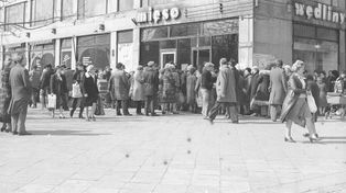 Kartki, kolejki i kuchenne triki – kulinarne realia PRL