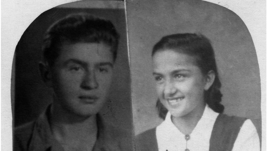 Zdjęcia Józefa i Karoliny Mariampolskich naklejone na pocztówkę. Ich matka Rozalia nosiła je zawsze przy sobie. Fotografia z książki Karolina Kaczorowska. Pierwsza Dama Emigracji.