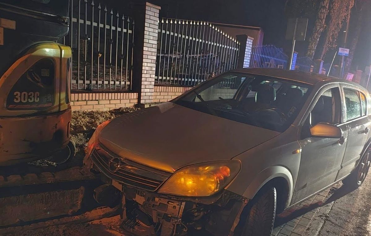 Namysłów: Pijany kierowca uderzył w koparkę. Miał blisko 4 promile