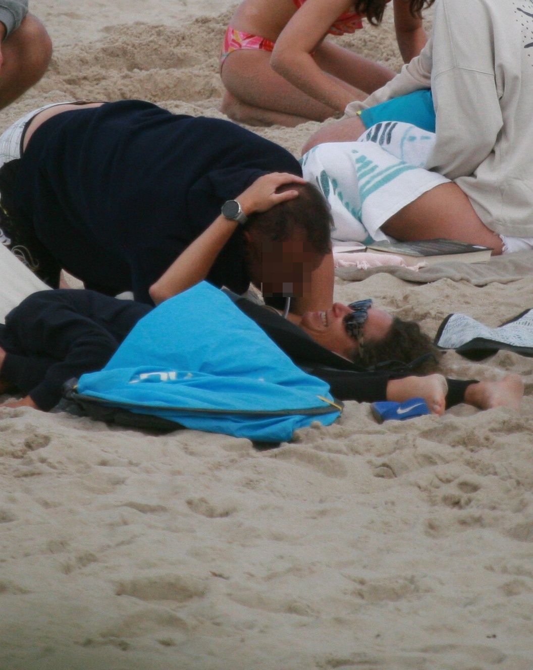 Monika Mrozowska dokazuje na plaży z nowym partnerem 
