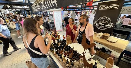 Art &amp; Food Bazar na Starym Kleparzu. Smaki z całego świata, koncert i wyjątkowa atmosfera w sercu Krakowa