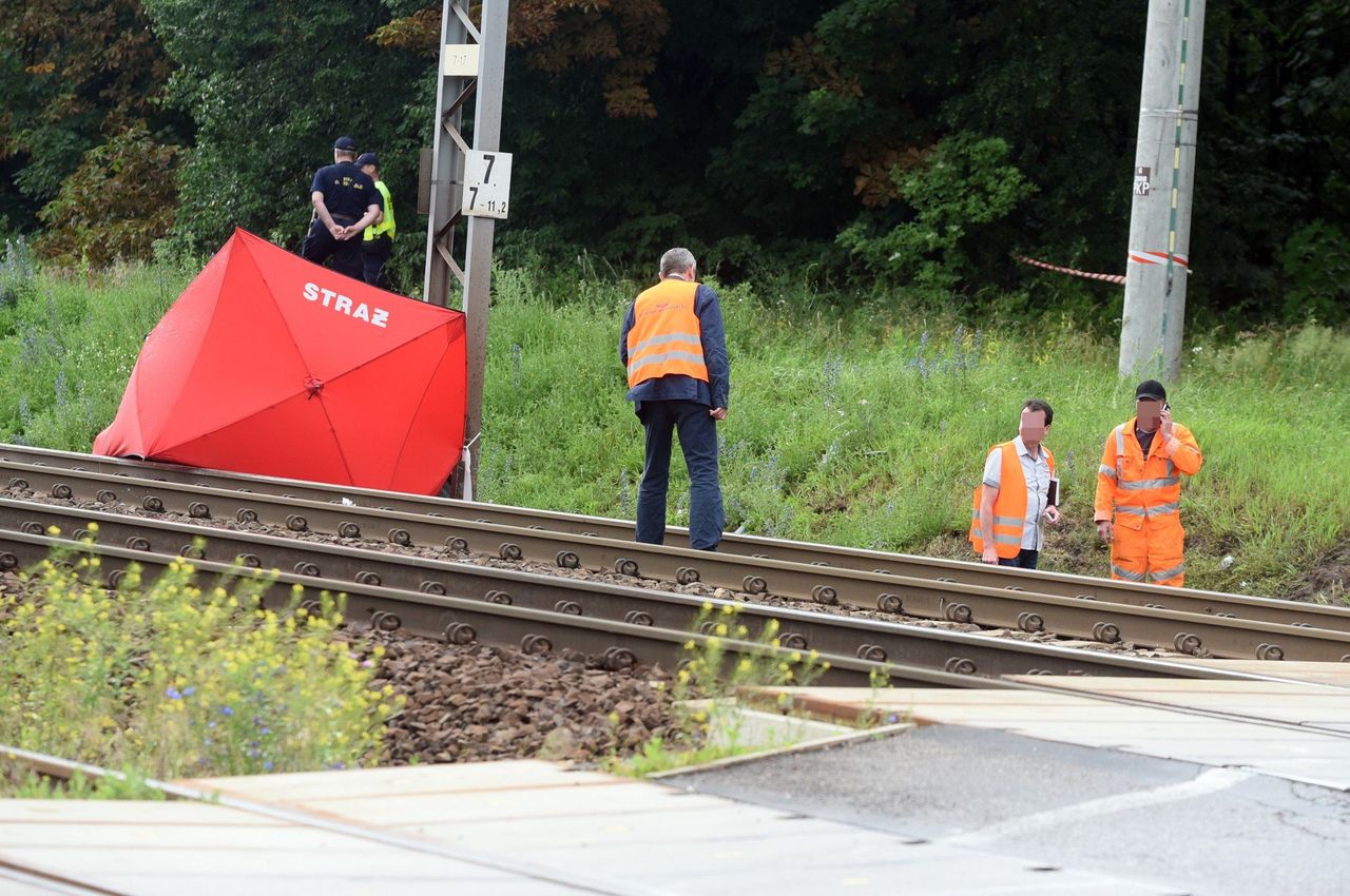 Tragiczny wypadek w Miękini. Kobieta chciała przejść przez tory przed pociągiem. Nie zdążyła. Zginęła na miejscu