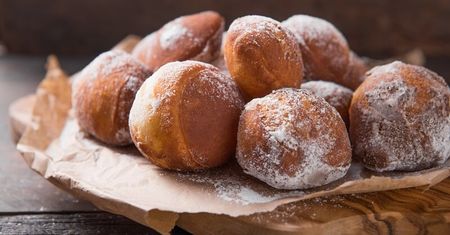 Tłusty czwartek Netto 2022. Cena pączków i donutów. Jakie promocje?