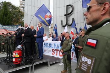 Ochroniarz Grzegorza Brauna. Były zawodnik MMA z różańcem na szyi