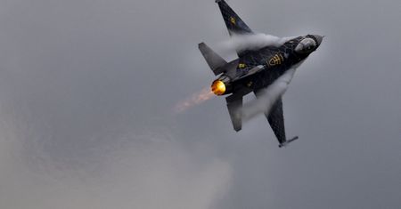 Co powstrzymuje USA przed przekazaniem Ukrainie legendarnych F-16