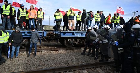 Rolnicy chcą zastąpić rządowe służby. Ekspert łapie się za głowę. "Kto rządzi na granicy?"