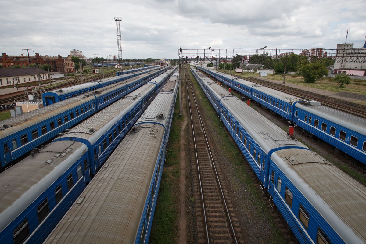 Białoruś może przygotowywać się do przyjęcia pociągów z rosyjskim sprzętem wojskowym, personelem i amunicją. Zdjęcie ilustracyjne 