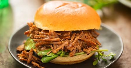Gdy mam ochotę na burgery, robię te. Zamiast klasycznego kotleta, mają w sobie coś lepszego