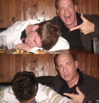 Tom Hanks pozuje z pijanym fanem!