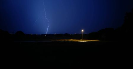 Dzisiejszy upał zakończą burze gradowe i ulewy. Lokalnie możliwe podtopienia