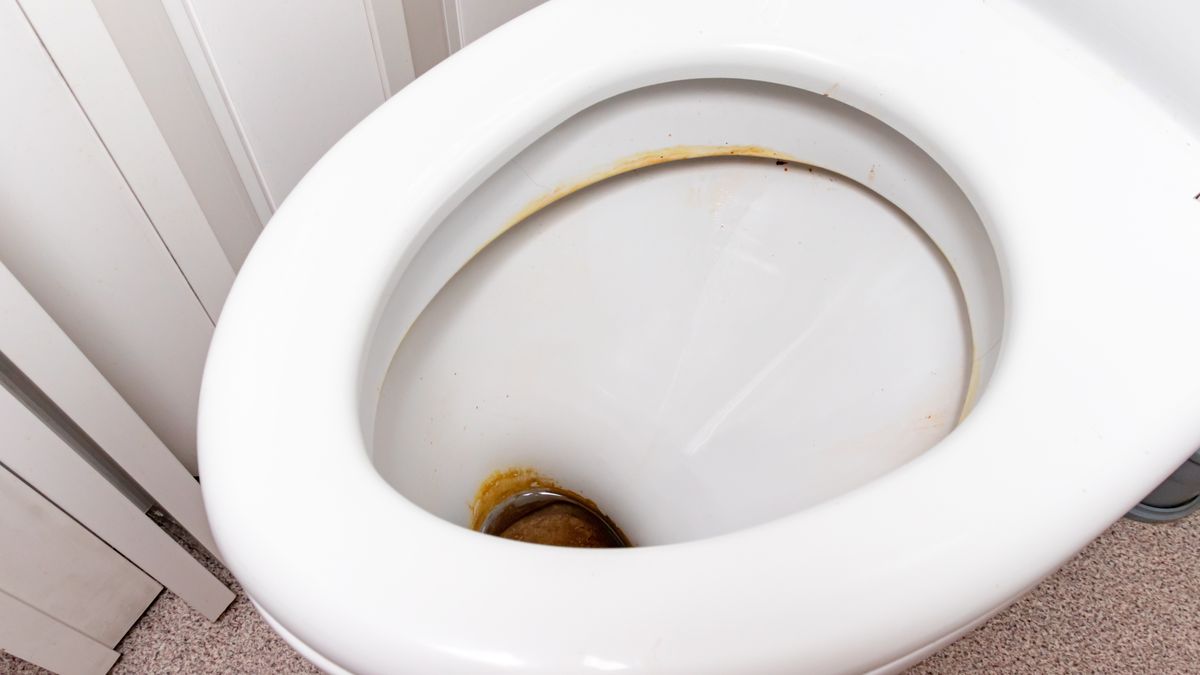 Jak pozbyć się żółtych i rdzawych zacieków?