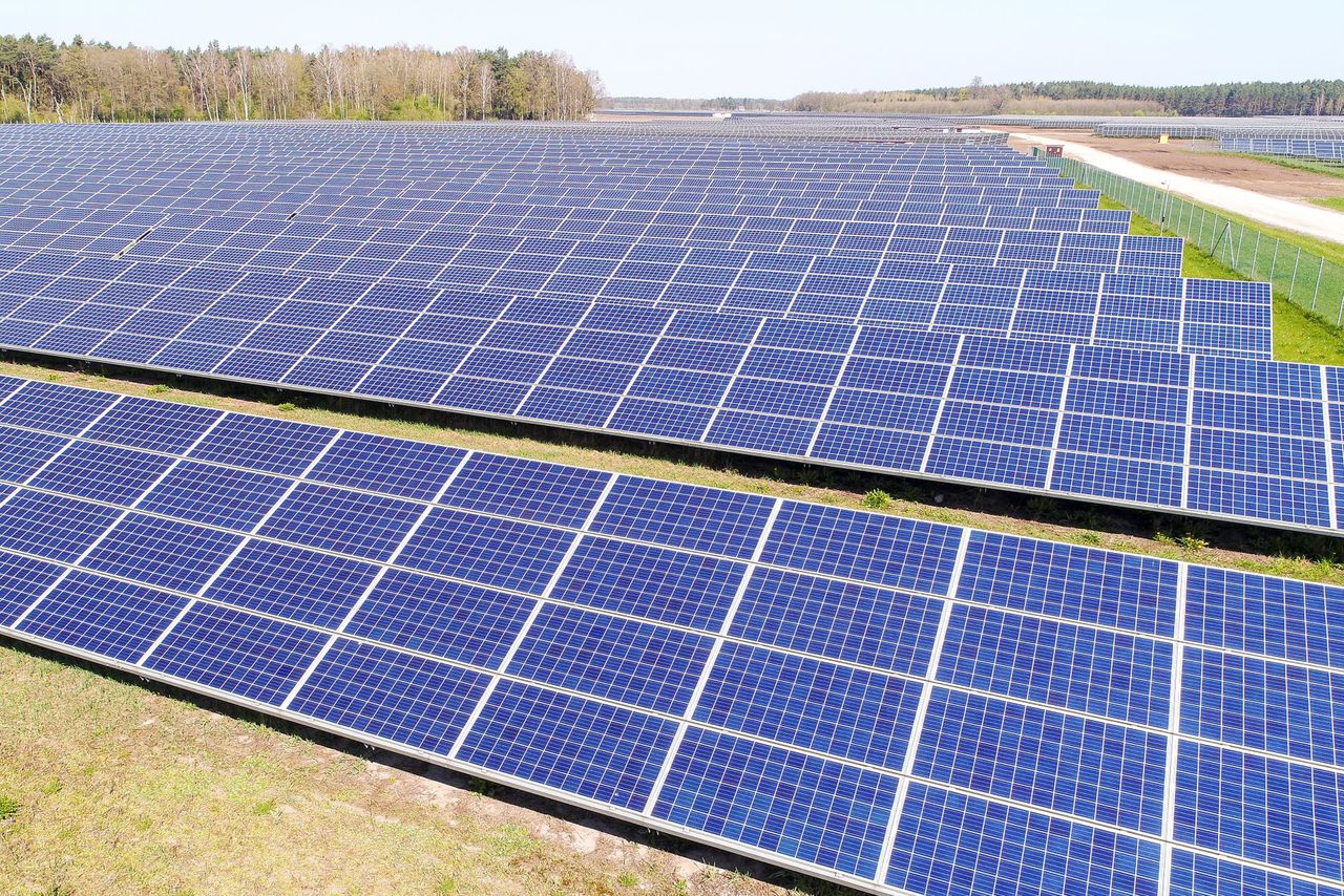 ORLEN rozwija portfel OZE. Kolejna farma PV dostarczy energię płockiej rafinerii