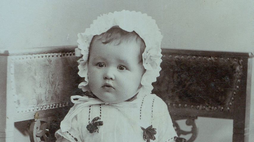 Dręczone dzieci. Ilustracja z przedwojennego czasopisma "Nowości Illustrowane" (domena publiczna).