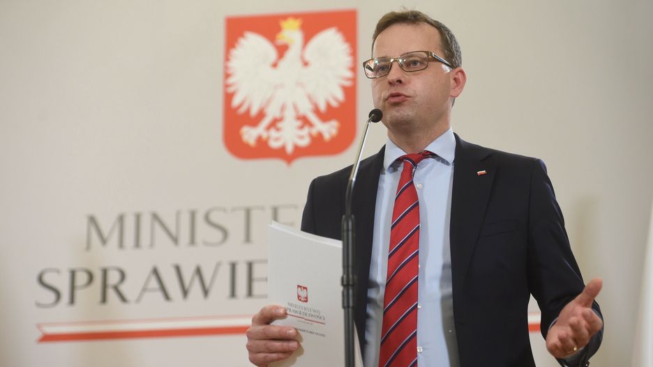 Zbigniew Ziobro o 100 dniach ustawy antyprzemocowej
08.03.2021 Warszawa  Konferencja Ministra Sprawiedliwosc i Prokuratora Generalnego Zbigniewa Ziobro oraz Podsekretarza Stanu Marcina Romanowskiego 100 dni ustawy antyprzemocowej, skuteczna pomoc ofiarom przemocy domowej  fot. Zbyszek Kaczmarek/REPORTER
n/z: Marcin Romanowski
Zbyszek Kaczmarek/REPORTER