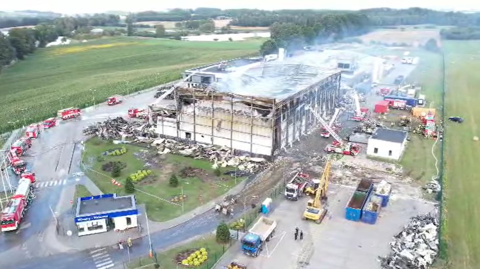 Akcja ratunkowa po pożarze hali w Kawlach