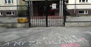 Uczniowie tęsknią za szkołą i dają temu wyraz. Wspaniała akcja w Sulejówku