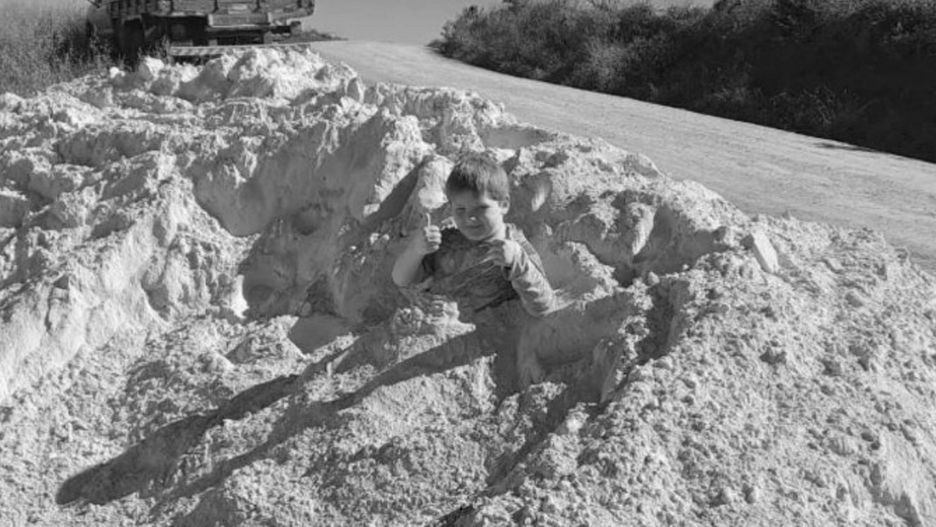 Uśmiechnięty chłopiec zapozował do zdjęcia. Chwilę później zmarł