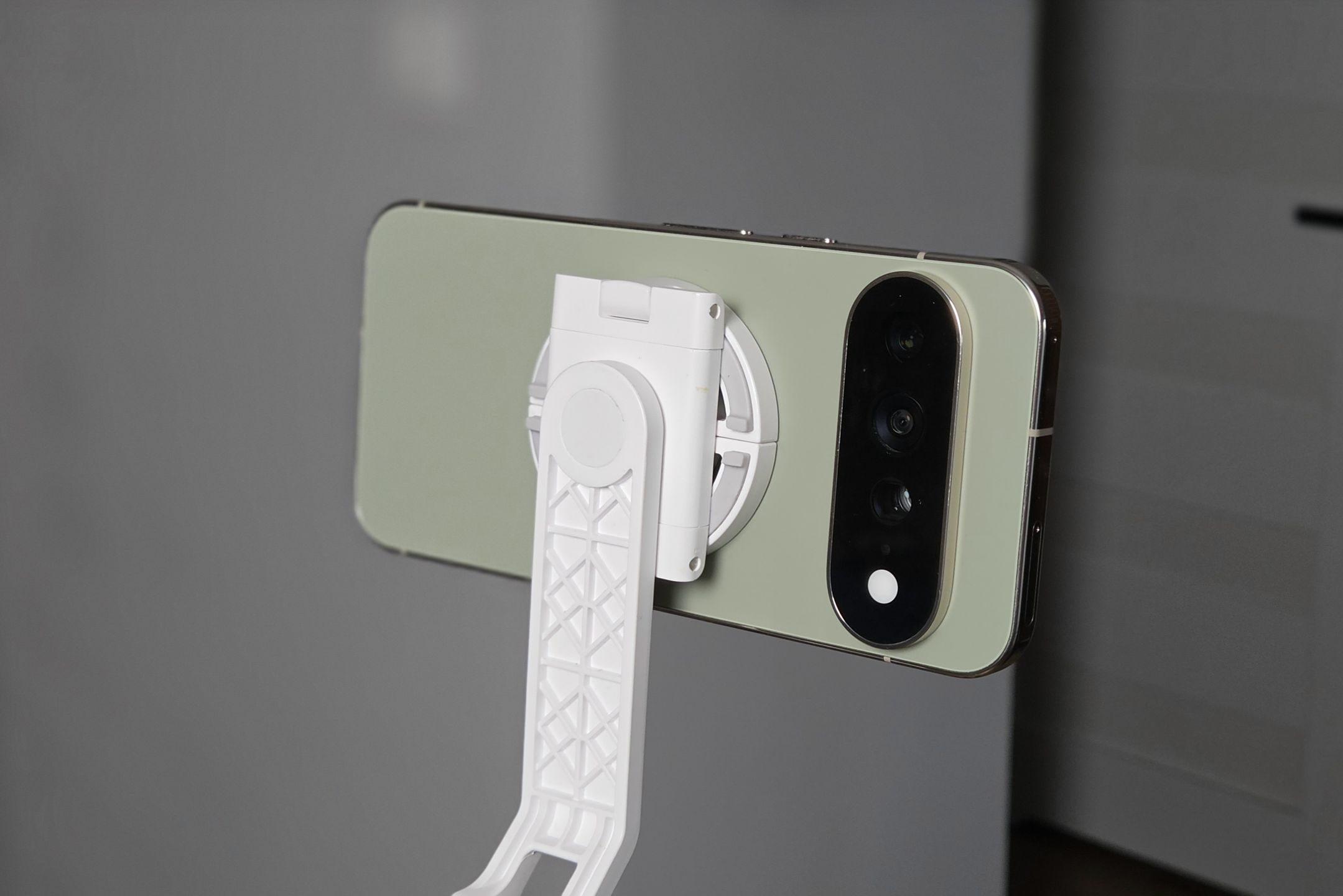 Pixel 11 Pro XL jest kompatybilny z akcesoriami MagSafe