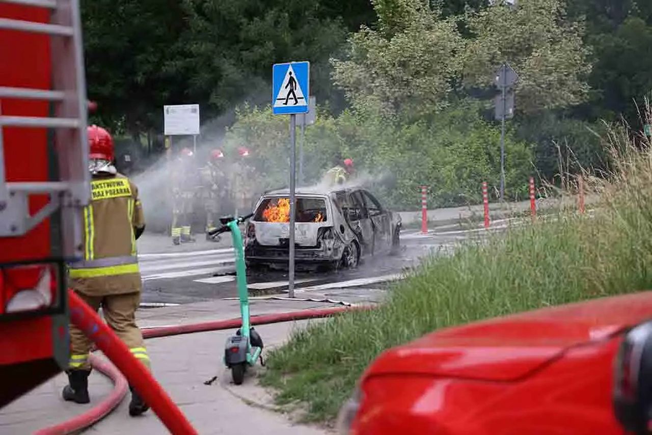 Pożar auta w Zielonej Górze. Kierowca spłonął