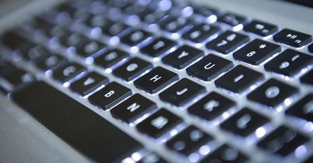 Apple ma pomysł na... szklaną klawiaturę dla MacBooków