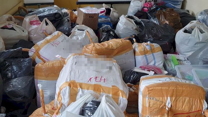 Tysiące sztuk podrabianych ubrań wpadło w ręce policji