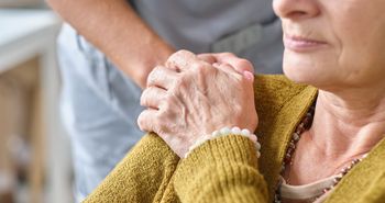 Naukowcy znaleźli nowy trop w Alzheimerze. To białko może napędzać błędne koło choroby