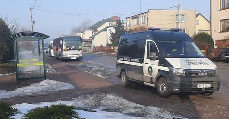 Pijany prowadził szkolny autobus. Wynik rósł z każdą minutą