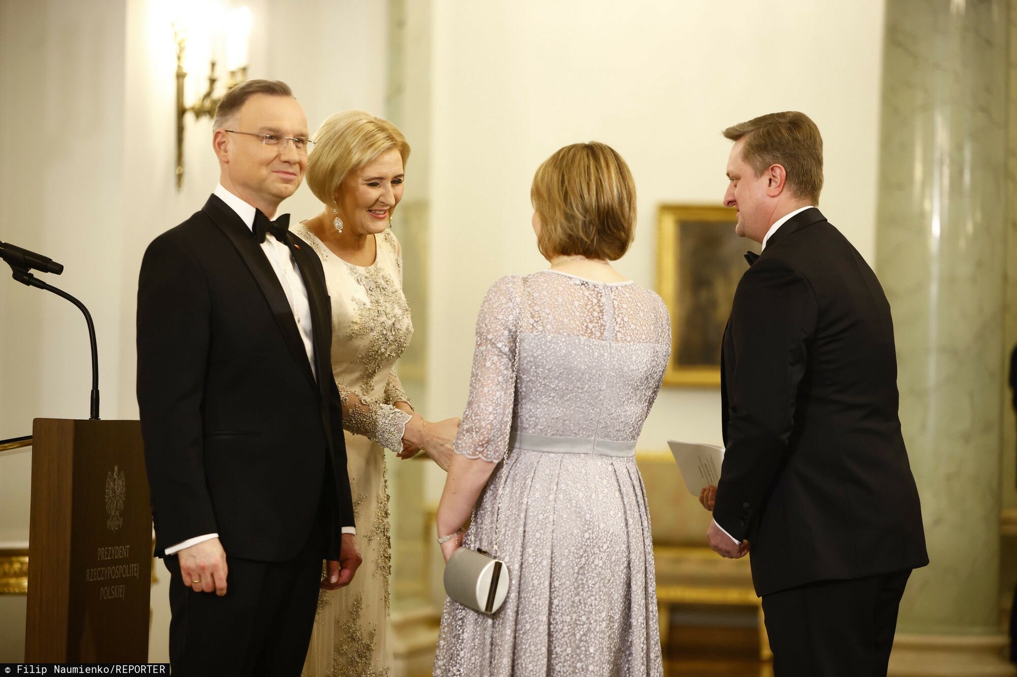 Fryzjer gwiazd bez litości o fryzurze Agaty Dudy: "ZA DUŻO"