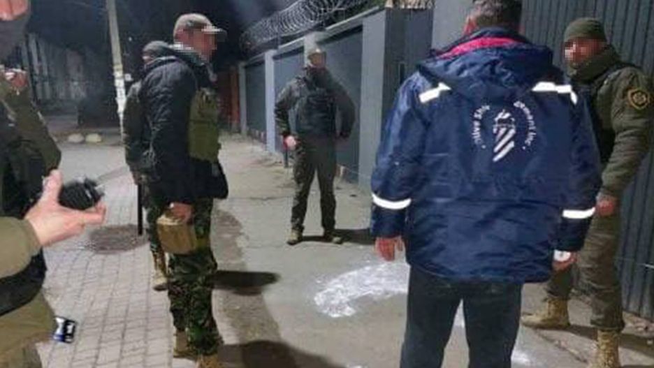 Służba Bezpieczeństwa Ukrainy zatrzymała prawdopodobnego dywersanta rosyjskiego. Zostawiał znaki kredowe na ulicy (Facebook.com)