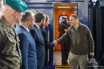 Niezapowiedziany wyjazd Sikorskiego. "Dzień dobry z Kijowa"